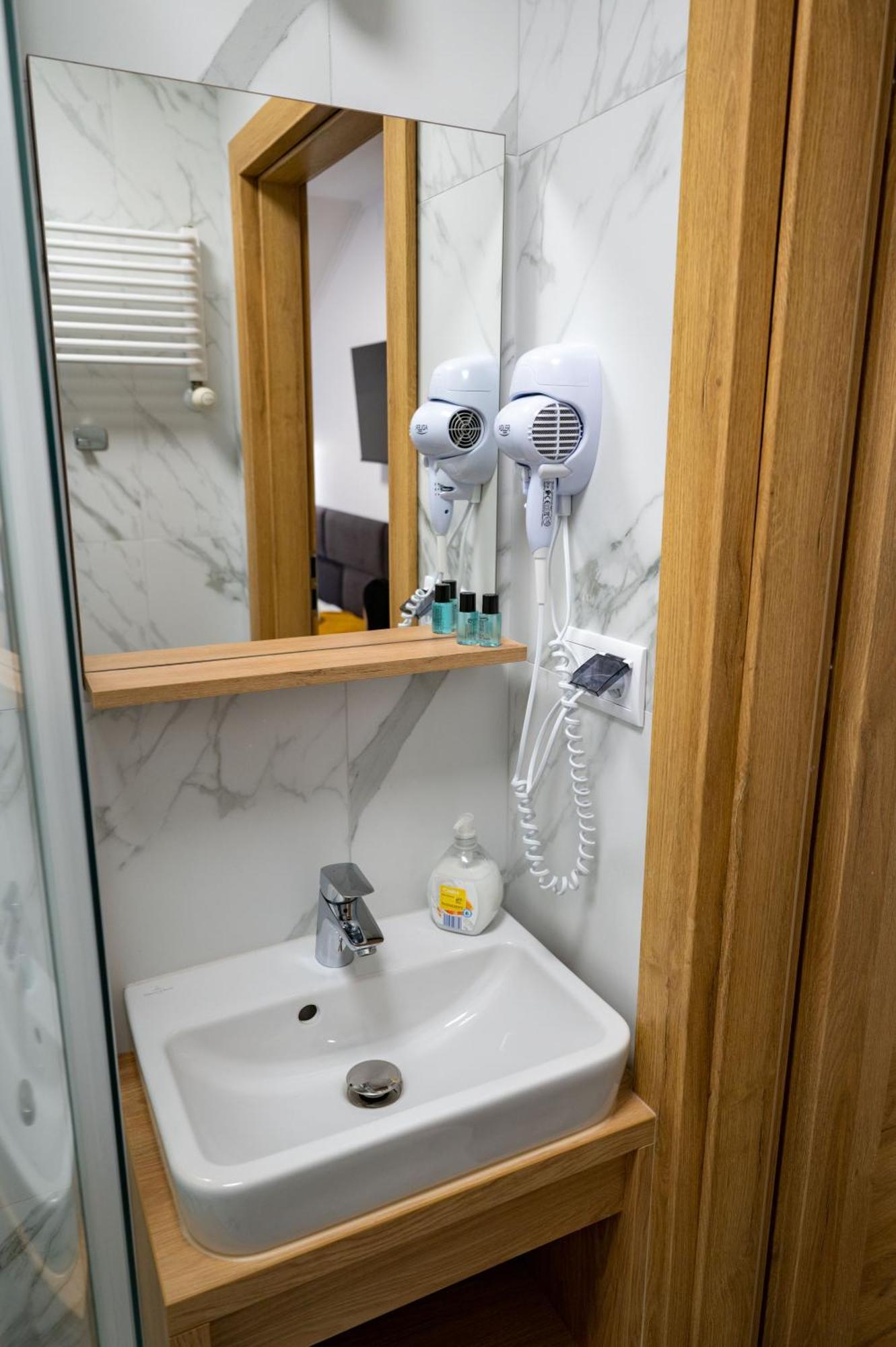 Hotel Duet Хелм Экстерьер фото